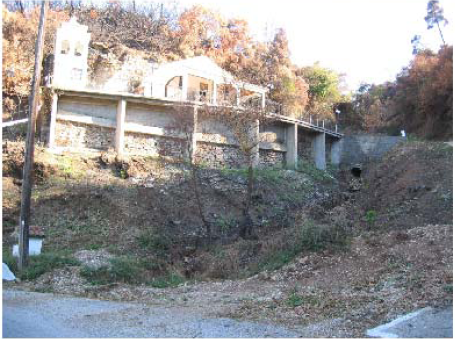 στρεμμάτων καθώς και τοιχίο αντιστήριξης μήκους 500m και ύψους 2m και κατασκευή 3 στραγγιστηρίων.