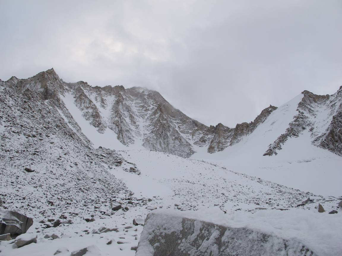 Εν μέσω χιονοθύελλας η 3η κατασκήνωση (5610μ) πάνω στον παγετώνα Η δυτική πλευρά