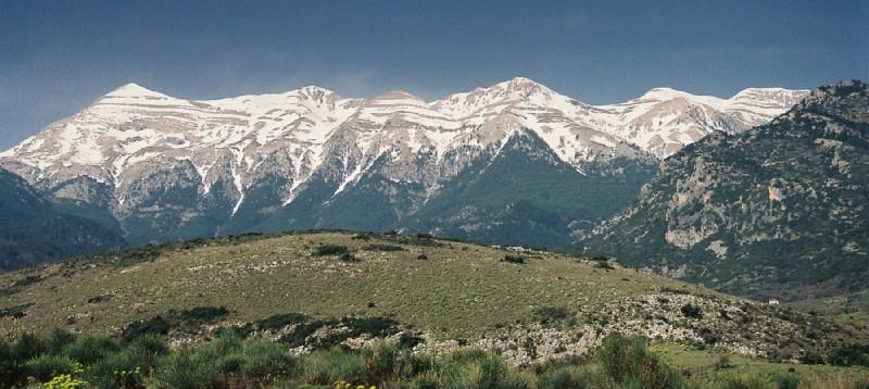 3.1.2. Γεωμορφολογικά στοιχεία Εικόνα 3.1. Ο Ταΰγετος Το μεγαλύτερο τμήμα της λεκάνης απορροής είναι ορεινό και ημιορεινό. Συγκεκριμένα, το 25.6% είναι πεδινό (υψόμετρο από 0-150 m), το 37.