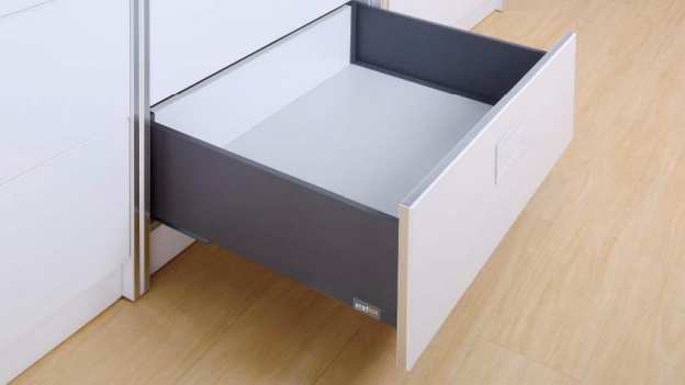 Smarbox čistý hranatý design nosnosť 40kg Farby Eankod Rozmer Cena biely 0213471 A - 450mm 11,44 bielý 0213473 A - 500mm 11,88 šedý 0213472 A - 450mm 11,44 šedý 0213474 A - 500mm 11,88 Farby Eankod