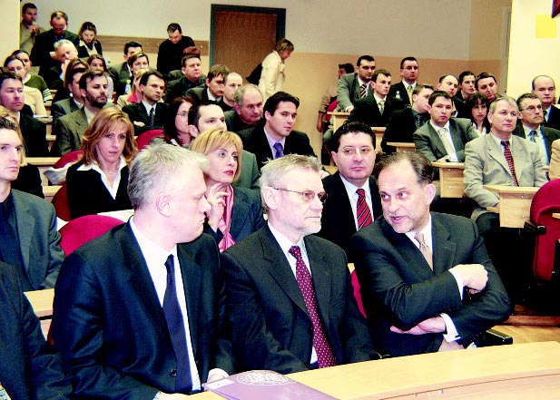 ISSN 1330-5204 www.podravka.com Godina XLII Broj 1650 Petak 28. oæujka 2003.
