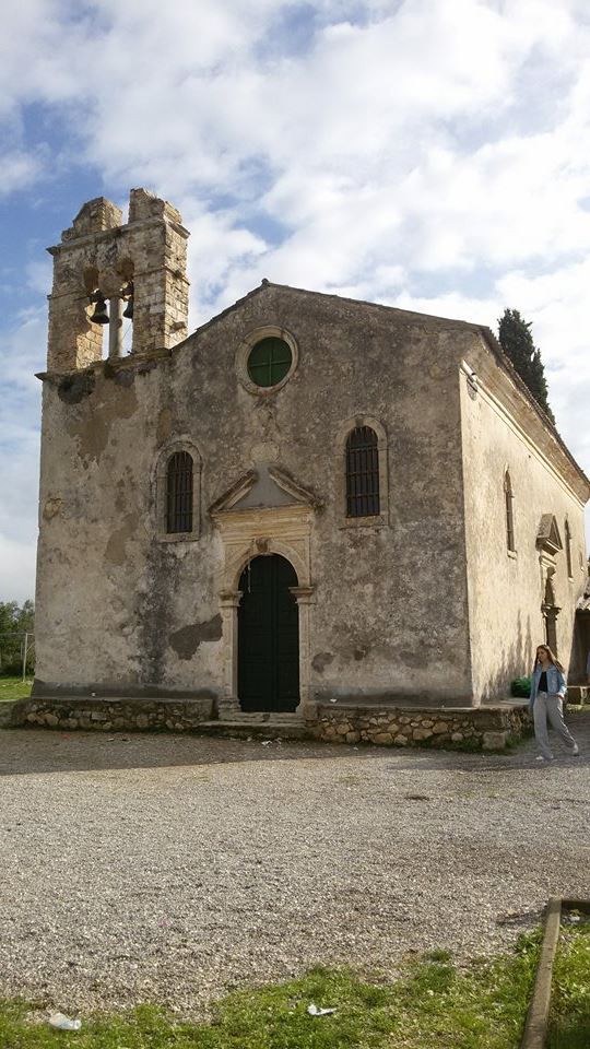 Ίδρυση της εκκλησίας Στις 24/10/1694 ο Πρόσπερο Μαρίνι λίγο πριν πεθάνει παρήγγειλε με τη διαθήκη του την ίδρυση του Μοναστηριού στους Καστελλάνους Μέσης για 8 Έλληνες καλόγερους του τάγματος του