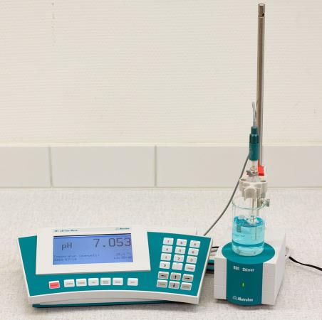 Slika. ph meter. 3.2.3. Merjenje koncentracije raztopljenega kisika Merjenje koncentracije raztopljenega kisika sodi med najpogostejše meritve na področju okoljskega strojništva.