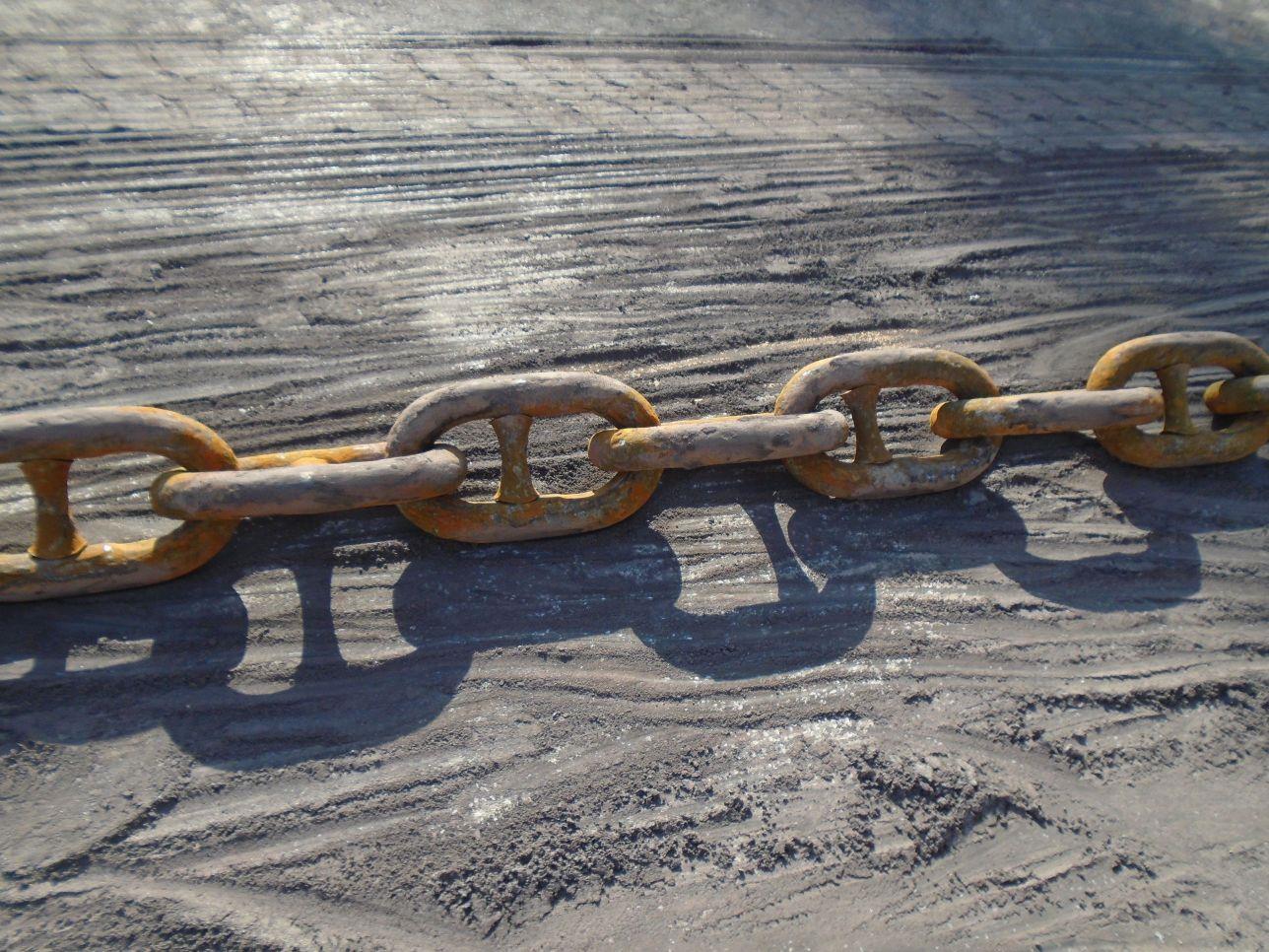 Anchors:Both anchors and anchor chains have been lowered, several stud links need to be