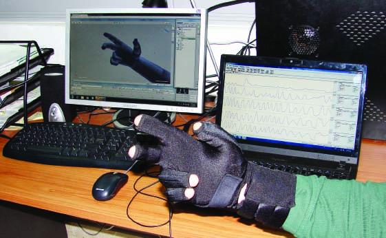 εκπαίδευση ενηµέρωση πλέον, πέρα από τους σύγχρονους υπολογιστές με τους οποίους είναι εξοπλισμένο, διαθέτει και υπολογιστές παλάμης, διαδραστικά γάντια (data gloves), διαδικτυακή κάμερα και