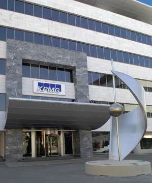 ΤΑ ΚΥΡΙΑ ΕΡΓΑ ΤΗΣ ΕΤΑΙΡΕΙΑΣ ΣΕ ΕΛΛΑΔΑ ΚΑΙ ΚΥΠΡΟ ΕΧΟΥΝ ΩΣ ΑΚΟΛΟΥΘΩΣ Έργα που αποπερατώθηκαν κατά το έτος 2008 «Εμπορική Ανάπτυξη - Κεντρικά Γραφεία KPMG & Athienitis Business Center» Η εμπορική