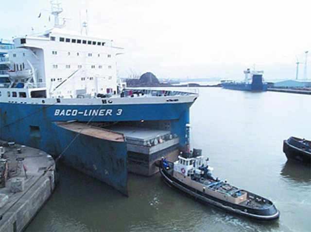 SEABEE brodovi krcaju do 38 teglenica, imaju nekoliko paluba (najčešće tri) za razliku od LASH brodova. BACAT (Barge Aboard CATamaran) brodovi su nosači teglenica polukatamaranske konstrukcije.
