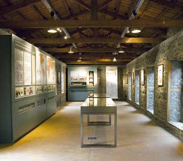 30 Καλοκαίρι Μουσείο Βιομηχανικής Ελαιουργίας Λέσβου 2015 Το ελαιόλαδο βασικό συστατικό... του πολιτισμού Το ελαιόλαδο είναι αναμφισβήτητα ένα από τα βασικότερα προϊόντα που παράγει η χώρα μας.