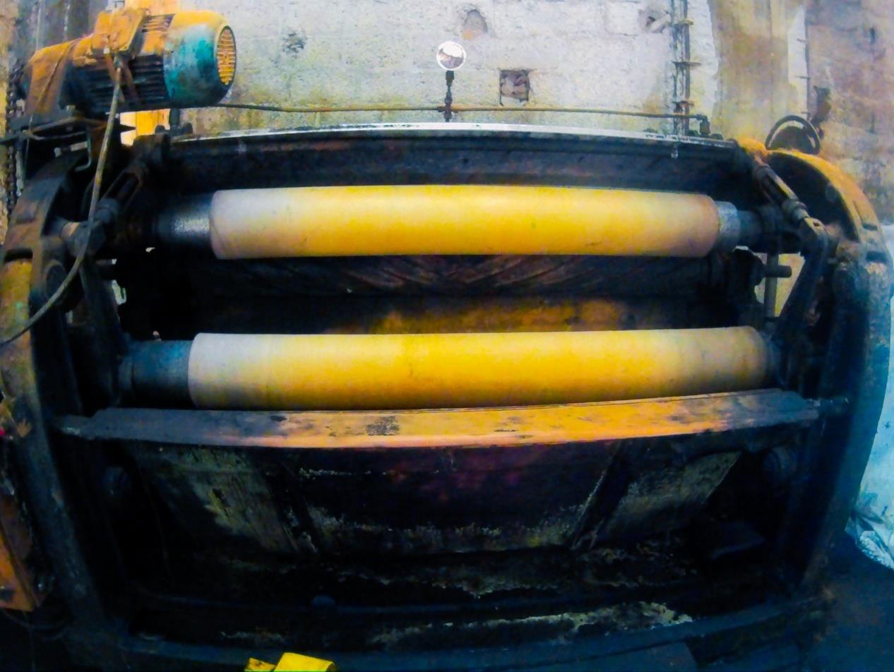 Εικόνα 13: Ξεζουμιστήρας (Sammying Machine) 3.2.4.3 Παστρευτική Το συγκεκριμένο μηχάνημα αποτελείται από δύο κυλίνδρους.