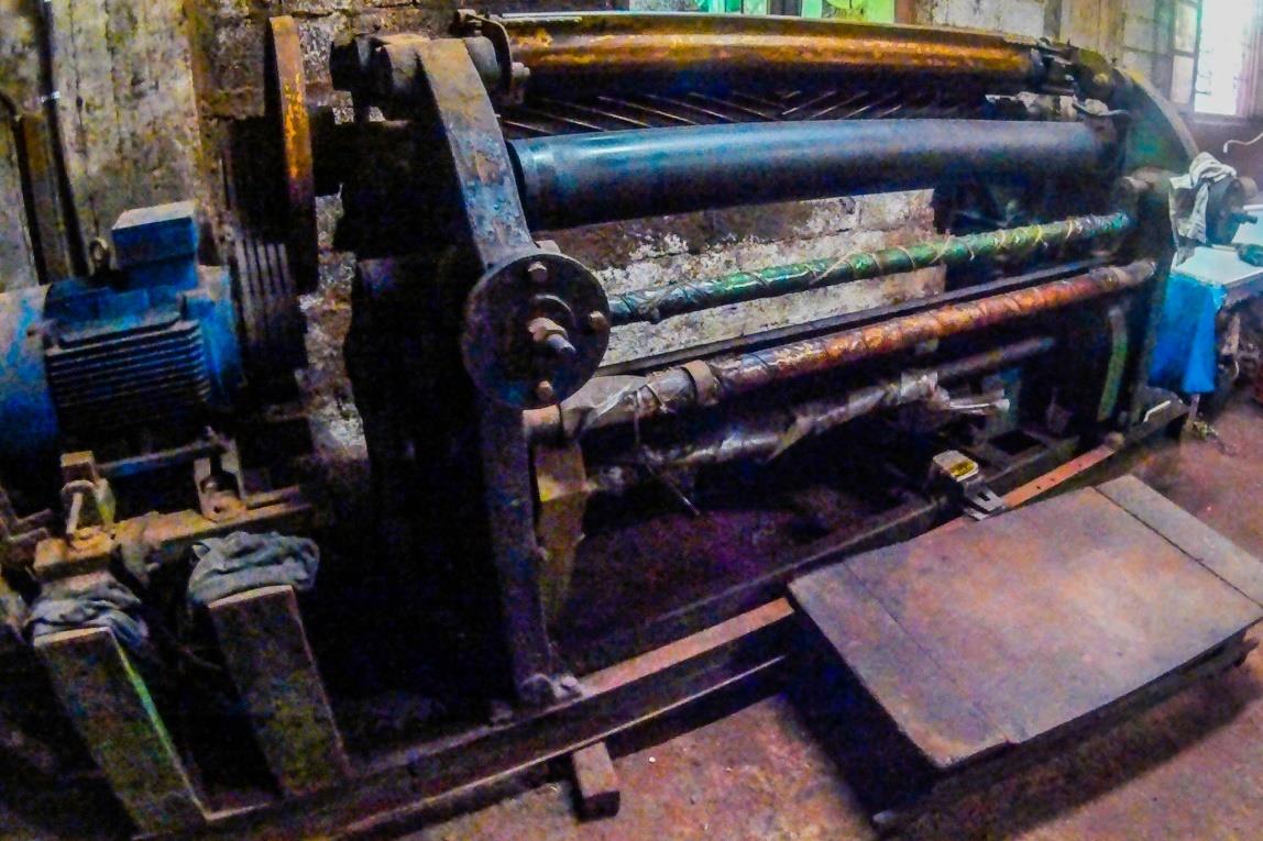 Εικόνα 14: Παστρευτική (Shaving Machine) 3.2.4.4 Στρωτήρας Το συγκεκριμένο μηχάνημα αποτελείται από δύο κυλίνδρους.