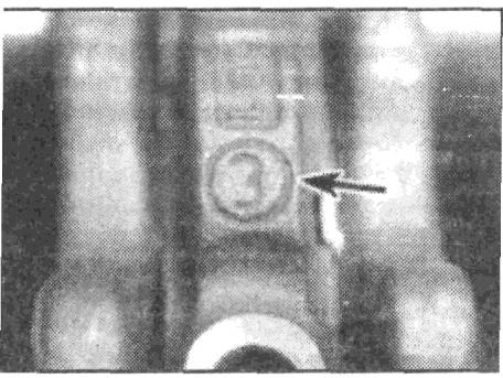 Cilindrs Gredzens 8.att. Gredzena pielāgojums virzuļa rievai. Ja sprauga ir mazāka par norādīto lielumu, gredzena sāni jānoslīpē uz smalka slīppapīra, kas nostiprināts uz gludas un līdzenas virsmas.