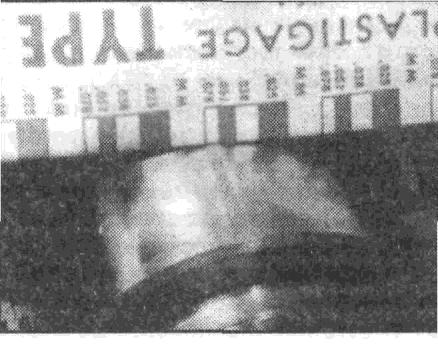 10.att. Kloķvārpstas aksiālās spēles pārbaude. Radiālo spēli ērti mērīt ar spraugmēriem Plastigage. Savienojumā, starp kloķvārpstu un plānsienu ieliktni, ievietot Plastigage.