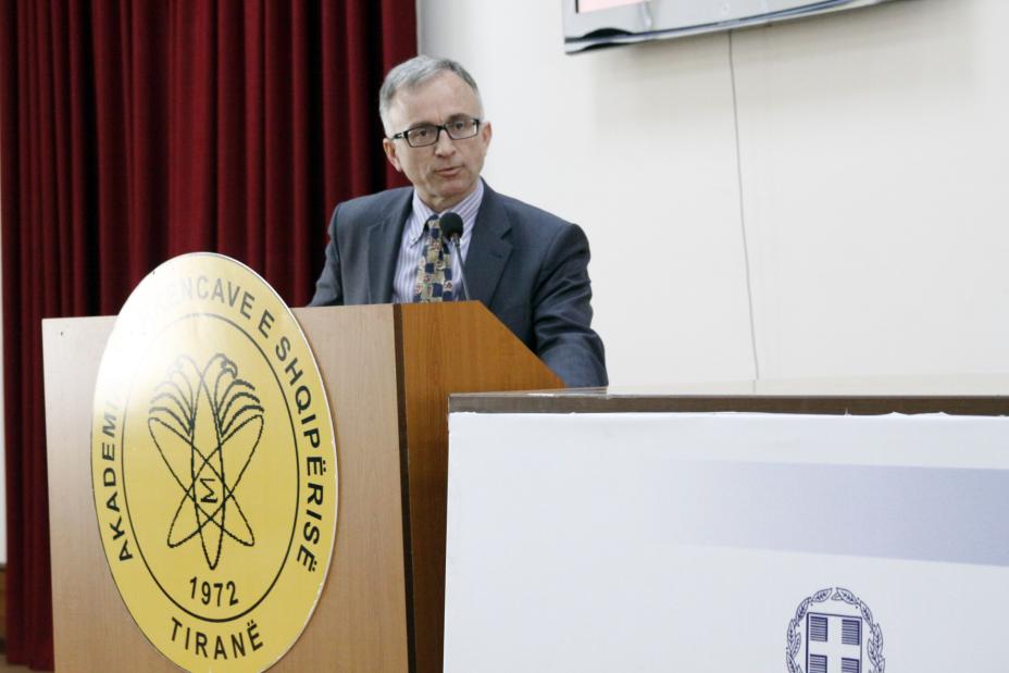 ALBANOHELLENICA NEWS ΕΝΑΡΚΣΗΡΙΟ ΛΟΓΟ ΣΟ Α ΔΙΕΘΝΕ ΤΝΕΔΡΙΟ ΕΛΛΗΝΟΑΛΒΑΝΙΚΩΝ ΜΕΛΕΣΩΝ Εξοχότατε κύριε Πρέσβυ της Ελληνικής Δημοκρατίας, Αγαπητοί συνάδελφοι και φίλοι, Καλώς ορίσατε στο Α Διεθνές υνέδριο