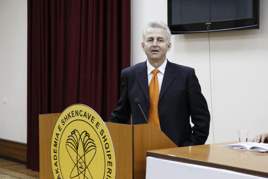 ALBANOHELLENICA NEWS ΑΠΟΦΑΙΡΕΣΙΣΗΡΙΟ ΛΟΓΟ ΣΟ Α ΔΙΕΘΝΕ ΤΝΕΔΡΙΟ ΕΛΛΗΝΟΑΛΒΑΝΙΚΩΝ ΜΕΛΕΣΩΝ Αξιότιμοι φίλοι, αγαπητοί συνάδελφοι, Πριν από καιρό, όταν μαζί με τον φίλο Αριστοτέλη πύρου συζητούσαμε για τη