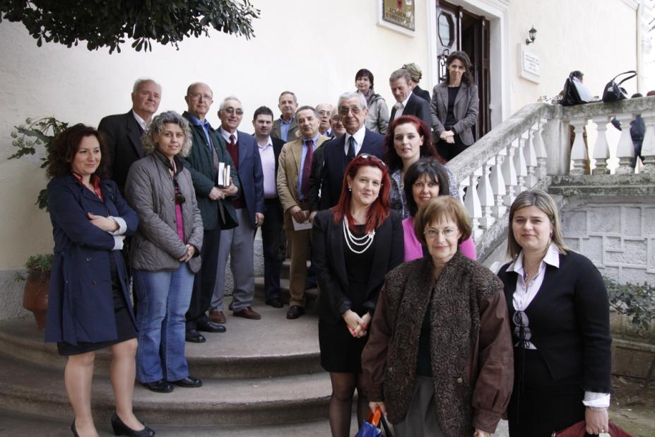 A TRIBUTE TO THE ALBANOLOGICAL WORK OF T. JOCHALAS Besa e shqiptarit si purteka e arit.