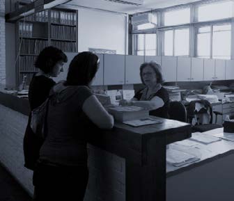 54 ΓΡΑΜΜΑΤΕΙΕΣ: Sectretariats >Γραμματεία τμήματος School Secretariat Ώρες επικοινωνίας: 10.00-13.00 [Πτέρυγα Πολιτικών Μηχανικών, Κτίριο Εδρών, 7ος όροφος] F. 2310.99.5597 e: info@arch.auth.