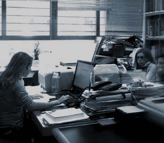 56 >Βιβλιοθήκη τμήματος Library of the school Ώρες επικοινωνίας: 10.00-15.00, Τρίτη 10.00-18.00 [Πτέρυγα Πολιτικών Μηχανικών, Κτίριο Εδρών, 1ος όροφος] F. 2310.995.439 libarchitects@arch.auth.