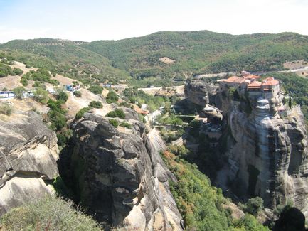 Στο σηµείο αυτό, ο όρος «δίκαιη» έγινε ένα βασικό στοιχείο στην έννοια της βιώσιµης ανάπτυξης, αλλά την ίδια στιγµή θα πρέπει να αναρωτηθούµε ποιο είναι το συµφέρον των µελλοντικών γενεών.