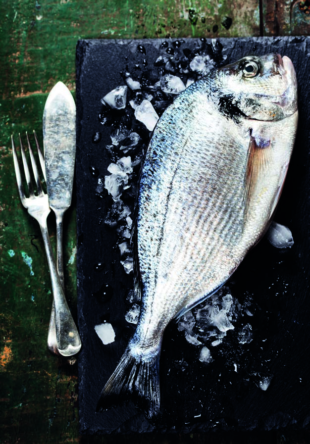 Ψάρια Αιγαίου Παλιές & Νέες Τεχνικές για Θαλασσινούς Μεζέδες 50 Τροφή, άμεσα συνδεδεμένη με την ελληνική γαστρονομική παράδοση, καταφέρνει να συνδυάσει την απόλαυση με τα ευεργετικά για την υγεία,