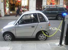 - Γιατί πιστεύετε ότι δεν είναι τόσο διαδεδομένα τα ηλεκτρικά αυτοκίνητα; - Τι διαφορές έχει ένα ηλεκτρικό αυτοκίνητο από ένα κανονικό αυτοκίνητο (εσωτερικής καύσης); - Σε ποια περίπτωση θα
