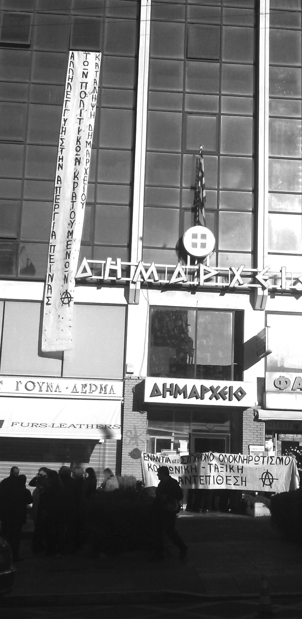 Οι πολιτικοί κρατούμενοι Ν.Μαζιώτης, Κ.Γουρνάς, Δ.Κουφοντίνας (σταμάτησε στις 27/3) και τα μέλη του Δικτύου Αγωνιστών Κρατουμένων ( Α.Σταμπούλος, Τ.Θεοφίλου, Φ.Χαρίσης, Α. Ντάλιος, Γ.Σαραφούδης, Γ.