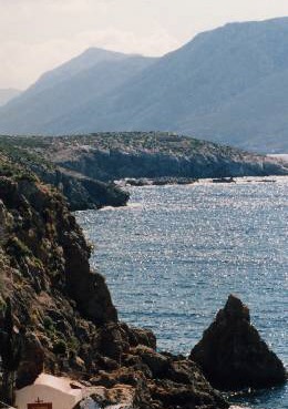 ενέργειας. Γενικότερα οι ακτές της περιοχής µελέτης επηρεάζονται από βόρειους µέχρι και νότιους ανέµους, ιδιαίτερα δε νοτιοανατολικούς που το χειµώνα είναι ισχυροί και συχνά θυελλώδεις. 4.