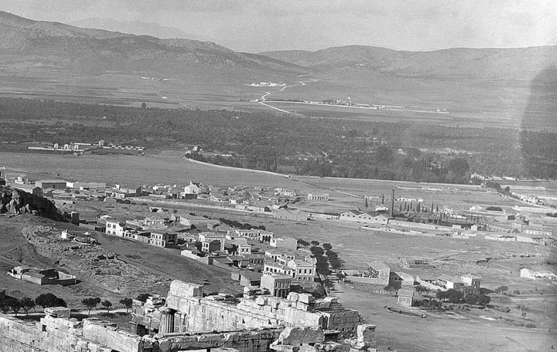 2. Ιστορικά πολεοδομικης εξέλιξης Γκαζιού ΣΙΔΗΡΟΔΡΟΜΟΣ - ΟΔΟΣ ΠΕΙΡΑΙΩΣ Η ανάγκη μιας "νέας ζωής" από ανθρώπους που έμεναν στην επαρχία, οδήγησε στο φαινόμενο της αστικοποίησης.
