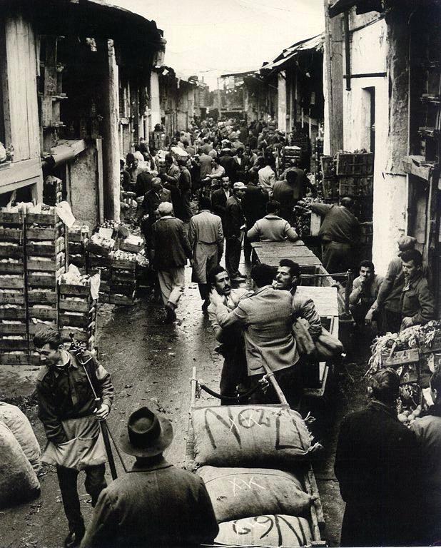 2. Ιστορικά πολεοδομικης εξέλιξης Γκαζιού ΜΕΣΑ 20ου ΑΙΩΝΑ Στα μέσα του 20ου αιώνα, που ο πληθυσμός και οι βιομηχανίες, πλέον είχαν αυξηθεί σημαντικά, το Γκάζι άρχισε να αποκτάει εμπορικό χαρακτήρα.