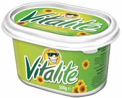 33% % 2.95.95 VITALITE Μαργαρίνη κανονική ή light 500g Margarine original or light 500g 30% 2.09 Για πάνω από 50 χρόνια στην Κύπρο φροντίζει για την σωστή καθηµερινή διατροφή µικρών και µεγάλων. 2.99 LA VACHE QUIRIT Τυρί που αλείφεται 6 µερίδες 280g Spreadable cheese 6 portions 280g 2.