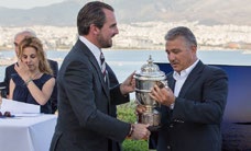 49ος Διεθνής Ιστιοπλοϊκός Αγώνας Άνδρου Αξίζει η αναφορά και κάθε ευχαριστία στους χορηγούς του Αγώνα, γιατί στις σημερινές δύσκολες οικονομικά συνθήκες που βιώνουμε, αποτελούν την ουσιαστική συμβολή