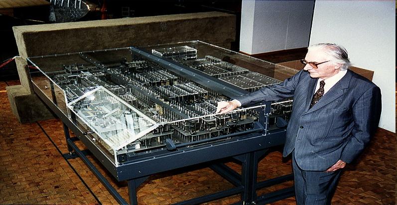 Vhodno izhodni sistem Definicija računalnika Zgradba računalnikov Definicija Zgodovina Strojna oprema Računalnik - naprava za obdelavo podatkov strojna (aparaturna) oprema programska oprema