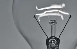 4. UČINCI ELEKTRIČNE STRUJE Za što služi električna struja u domaćinstvu? 1. SVJETLOSNI UČINAK ELEKTRIČNE STRUJE U žaruljama se električna energija pretvara u svjetlosnu.