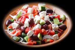Das Restaurant ist jeden Tag von 12:00 bis 24:00 Uhr geöffnet. Jeden Tag kommen viele Leute, denn das Essen ist billig und sehr lecker. Es gibt Souvlaki, Tzatziki und griechischen Salat mit Feta-Käse.