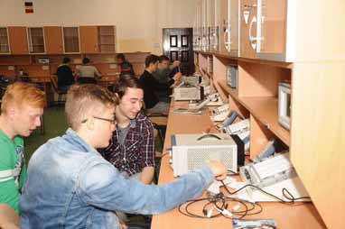 6 COLEGIUL TEHNIC ENERGETIC Cluj-Napoca Oferta educaţională 2014-2015 ÎNVĂŢĂMÂNT LICEAL, ZI Clasa a IX-a liceu, profil tehnic, învăţământ de zi 2 clase / 56 elevi (1 clasă) Clasa a XI-a liceu, profil