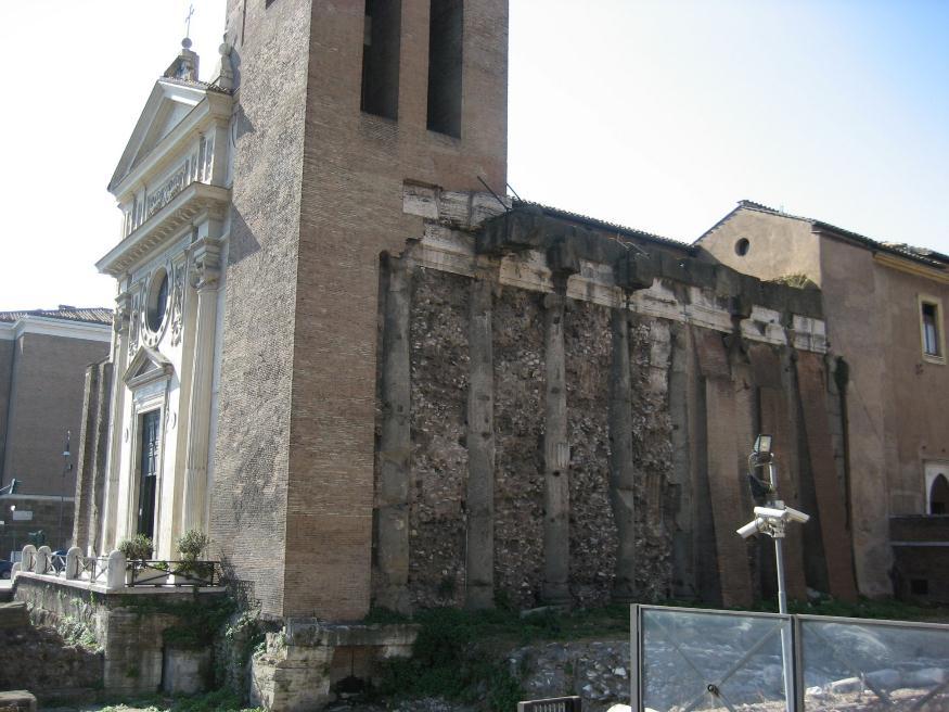 Κίονες του βορειότερου από τους 3 ναούς του Forum