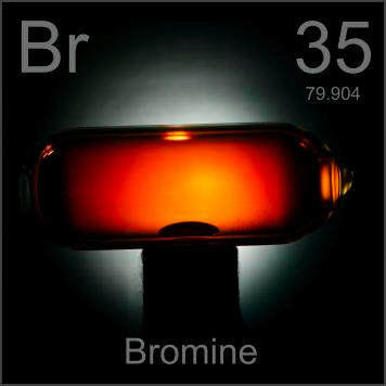 elementárny bróm sa priemyselne vyrába zo soľných roztokov oxidáciou Br chlórom jedným z najväčších zdrojov Br je Mŕtve more - - 2Br ( aq) + Cl2( g) Br2( l) + 2Cl ( aq) Br bróm sa z reakčnej zmesi