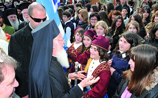 15 ρετικάς δοξασίας ἀναφέρονται πολλαί ὑπό τῶν ἀρχαίων Ἑλλήνων συγγραφέων ὅπως ἐπί παραδείγματι ἡ δίωξις τοῦ Ἀναξαγόρου τοῦ Κλαζομενίου ἐπειδή ὑπεστήριζεν ὅτι ὁ ἥλιος εἶναι πυρακτωμένη πέτρα ἤ ἡ