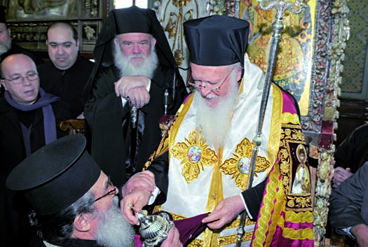 22 Και στον Ιερόν Ναό δωρίζει ένα ασημένιο θυμιατό. κατακτᾶται διά τῆς ὑπακοῆς εἰς τήν Ἀλήθειαν τοῦ Θεοῦ, τήν Ἀγάπην.