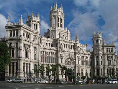 Άφιξη και πανοραµική ξενάγηση στην εντυπωσιακή πρωτεύουσα της Ισπανίας που θα µας αποκαλύψει µερικά από τα µυστικά αυτής της µεγαλοπρεπούς πρωτεύουσας.