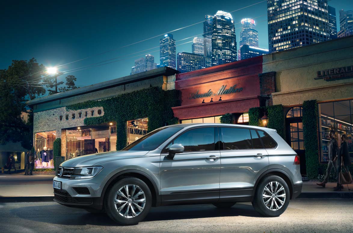 Active Το νέο Tiguan διαμορφώνει τις τάσεις, ήδη από την έκδοση Active με το σπορ δερμάτινο τιμόνι και το δερμάτινο λεβιέ ταχυτήτων.