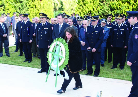 ΗΜΕΡΑ ΜΝΗΜΗΣ ΠΕΣΟΝΤΩΝ ΠΥΡΟΣΒΕΣΤΩΝ Επιμνημόσυνη δέηση για την «Ημέρα Μνήμης Πεσόντων Πυροσβεστών» πραγματοποιήθηκε, στις 12 Νοεμβρίου, στο Ηρώο Πεσόντων Πυροσβεστών, στις εγκαταστάσεις του 199 Σ.Ε.Κ.Υ.Π.Σ., στο Χαλάνδρι, παρουσία του Υφυπουργού Εσωτερικών κ.