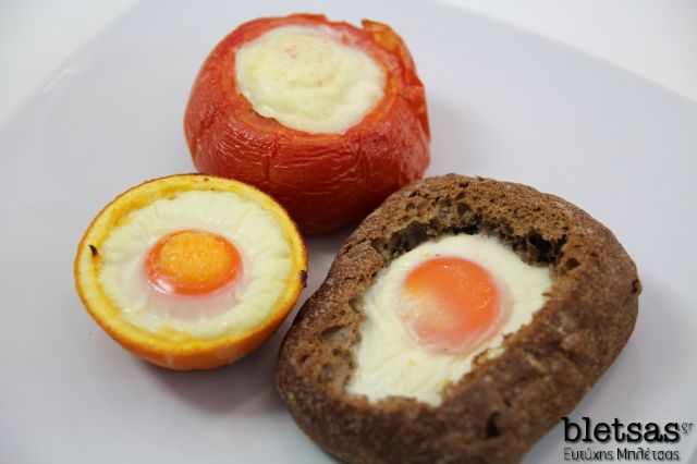 Αυγά μέσα σε ντομάτα, πορτοκάλι και ψωμί Tο πρωινό είναι από τα πιο σημαντικά γεύματα της ημέρας.