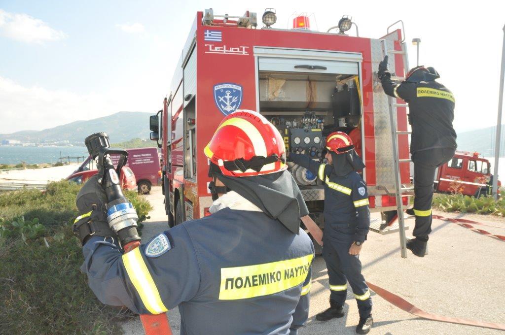 Συνδρομή σε Πυρόσβεση Πυροπροστασία Το Πολεμικό Ναυτικό, στο πλαίσιο της κοινωνικής του πολιτικής, συνέδραμε στην κατάσβεση 15 πυρκαγιών με τη συμμετοχή 295 ατόμων και 19 πυροσβεστικών οχημάτων.