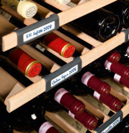 Wine storage cabinets Το ακριβές σύστημα ηλεκτρονικού ελέγχου είναι τοποθετημένο στην Ο φωτισμός στα μεμονωμένα διαμερίσματα ψύξης μπορεί να Το φιμέ τζάμι ασφαλείας στα ράφια κρασιού Liebherr