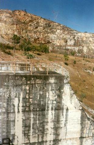 Καθαρότητα Βλαβερές ουσίες: ενδέχεται να επηρεάσουν δυσμενώς εργασιμότητα, πήξη και σκλήρυνση, και την ανθεκτικότητα σε διάρκεια. Παιπάλη λεπτόκοκκο υλικό που περνά από κόσκινο 0.