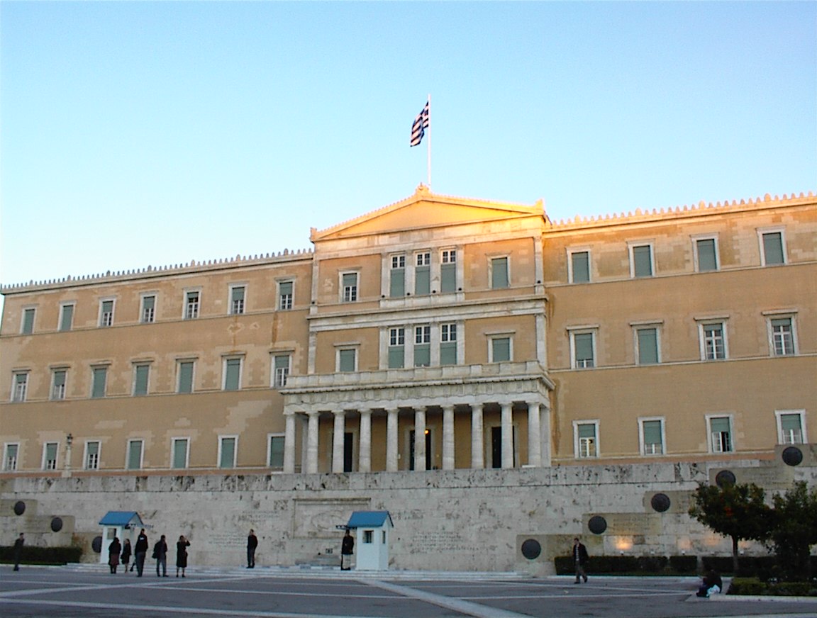 Εικ. 1: Το πιο χαρακτηριστικό νεοκλασικό κτίσμα στο κέντρο της Αθήνας, το Σύνταγμα.
