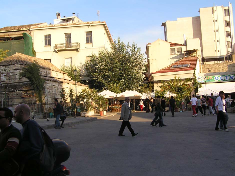 Στην παραπάνω φωτογραφία βλέπουμε μια άποψη της δεξιάς