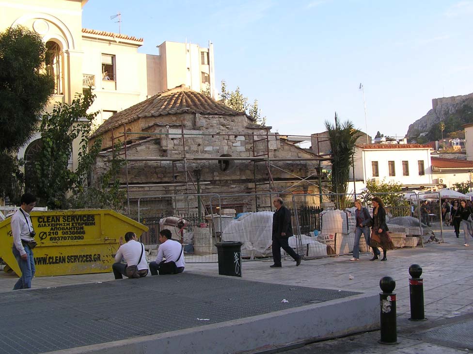 Στην παραπάνω φωτογραφία βλέπουμε μια άποψη του ιερού ναού από τη