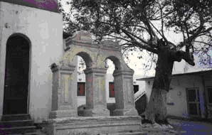 κοινωνική ζωή στους δύο οικισμούς (αποστ. 2 χλμ.) είχε σαν αποτέλεσμα την ενότητά τους σε μια Κοινότητα.