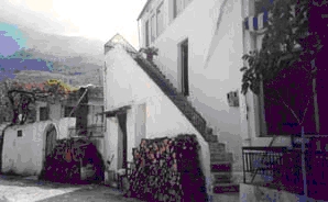 αθάνατο νερό". 5. 1986. Τα ξύλα κάτω από τη σκάλα περιμένουν το βαρύ χειμώνα. Βιβλιογραφία Εμμ. Γ. Γενεράλι, Επίτομος Γεωγραφία της Νήσου Κρήτης, εν Αθήναις 1891. "Γερακάρι", άρθρο (λήμμα) ΜΕΕ. Τ. Γ σ.